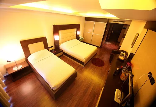 Vlora International 13 - Junior Suite 1.jpg